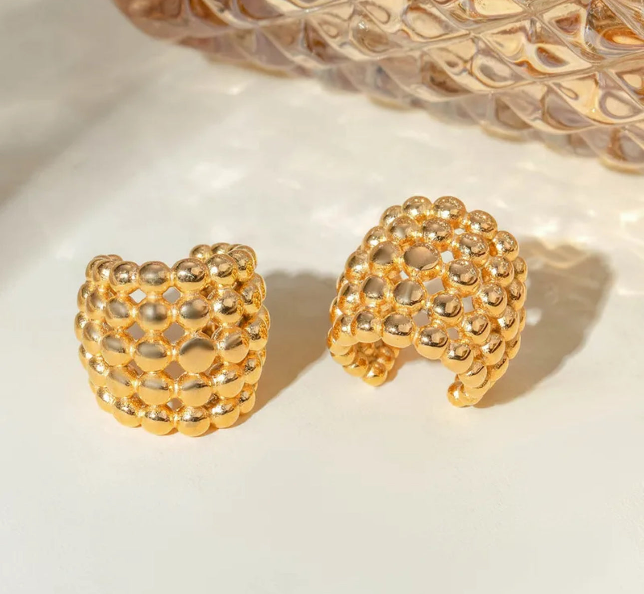 Ear cuff